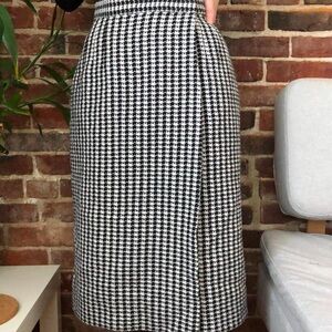 Chic Houndstooth Midi Skirt
